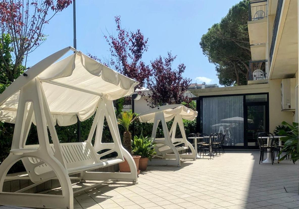 Hotel Villa Platani Riccione Exteriör bild