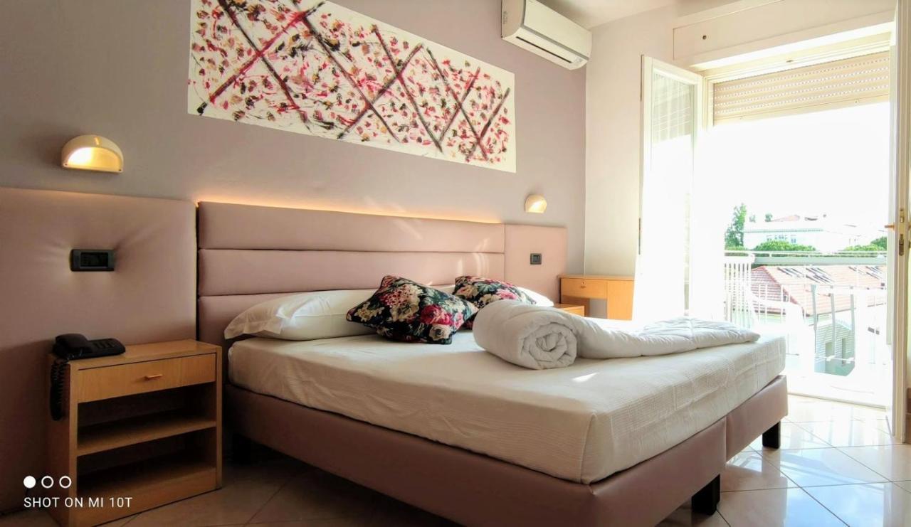 Hotel Villa Platani Riccione Exteriör bild