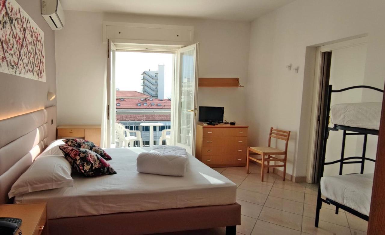 Hotel Villa Platani Riccione Exteriör bild