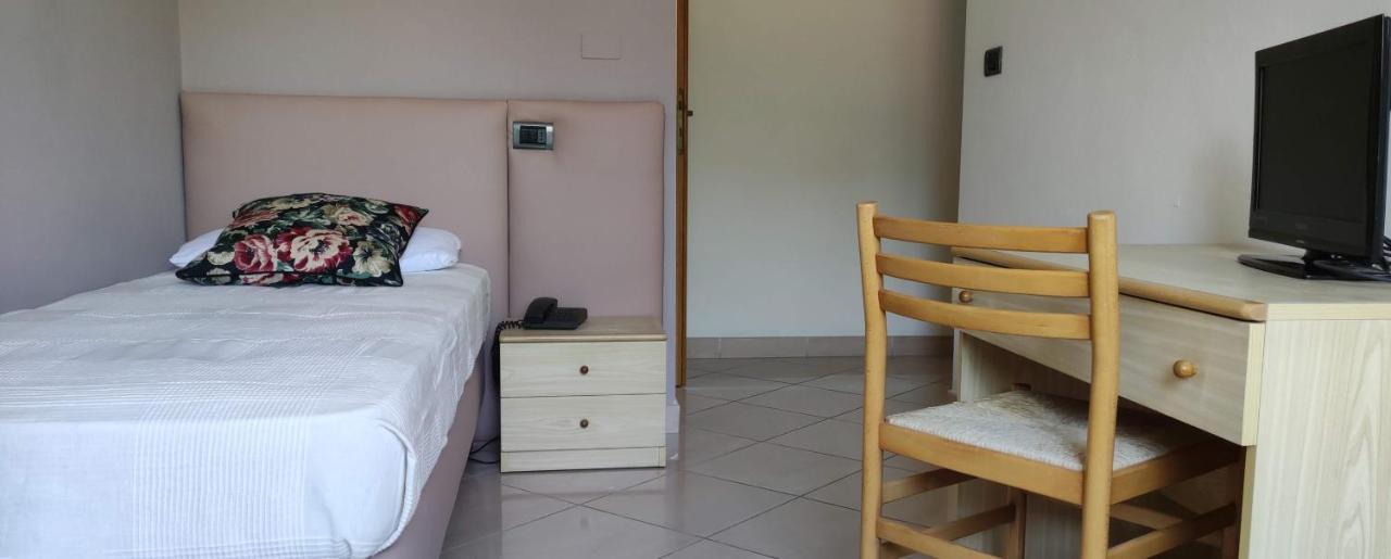 Hotel Villa Platani Riccione Exteriör bild